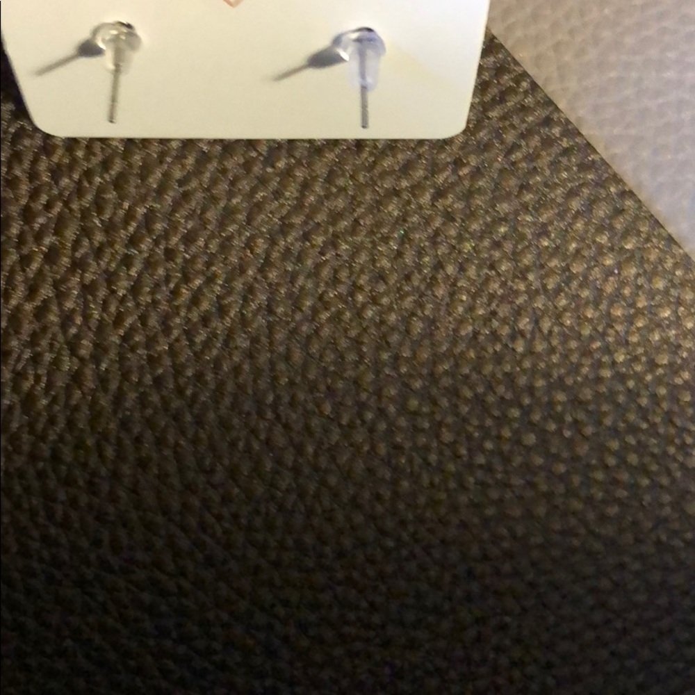 Handmade druzy studs - Picture 2 of 2